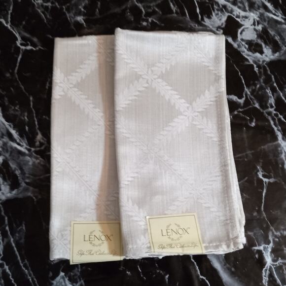 Lenox Laurel Leaf Dinner Napkins  Pair Silver Platinum Color 18"x 18" - Picture 14 of 14